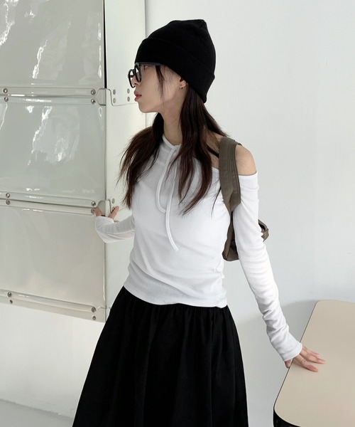 FOLLOWIN（フォロウィン）の「[FLW MADE][バレエコアルック！]ワンオフショルダーチョーカーリボンストラップクロップドティ―（Tシャツ/カットソー・レディース・アイボリー/ブルー/チャコール/ブラック/ピンク・FREE）」の12枚目の写真