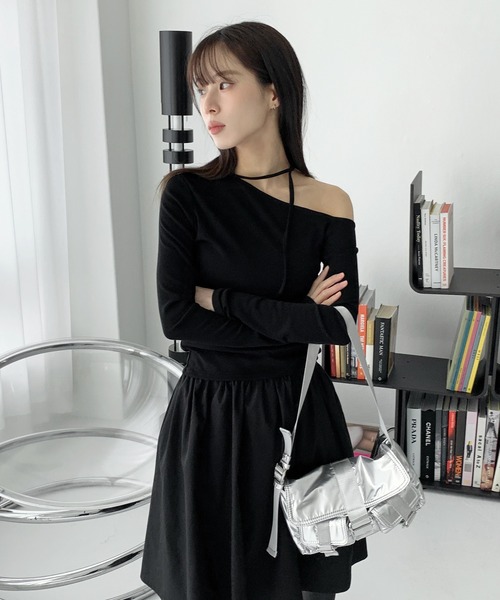 FOLLOWIN（フォロウィン）の「[FLW MADE][バレエコアルック！]ワンオフショルダーチョーカーリボンストラップクロップドティ―（Tシャツ/カットソー・レディース・アイボリー/ブルー/チャコール/ブラック/ピンク・FREE）」の15枚目の写真