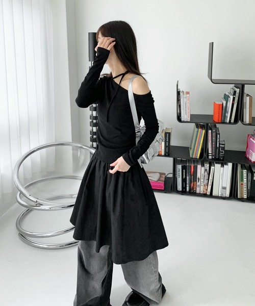 FOLLOWIN（フォロウィン）の「[FLW MADE][バレエコアルック！]ワンオフショルダーチョーカーリボンストラップクロップドティ―（Tシャツ/カットソー・レディース・アイボリー/ブルー/チャコール/ブラック/ピンク・FREE）」の16枚目の写真