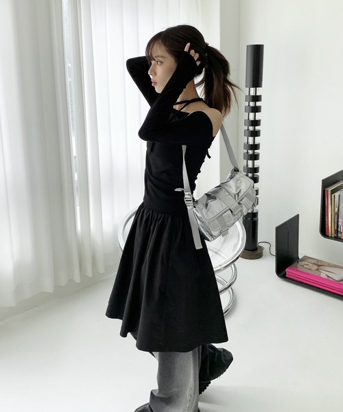 FOLLOWIN（フォロウィン）の「[FLW MADE][バレエコアルック！]ワンオフショルダーチョーカーリボンストラップクロップドティ―（Tシャツ/カットソー・レディース・アイボリー/ブルー/チャコール/ブラック/ピンク・FREE）」の17枚目の写真