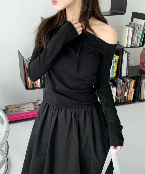 FOLLOWIN（フォロウィン）の「[FLW MADE][バレエコアルック！]ワンオフショルダーチョーカーリボンストラップクロップドティ―（Tシャツ/カットソー・レディース・アイボリー/ブルー/チャコール/ブラック/ピンク・FREE）」の19枚目の写真