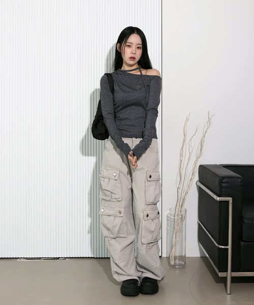 FOLLOWIN（フォロウィン）の「[FLW MADE][バレエコアルック！]ワンオフショルダーチョーカーリボンストラップクロップドティ―（Tシャツ/カットソー・レディース・アイボリー/ブルー/チャコール/ブラック/ピンク・FREE）」の22枚目の写真