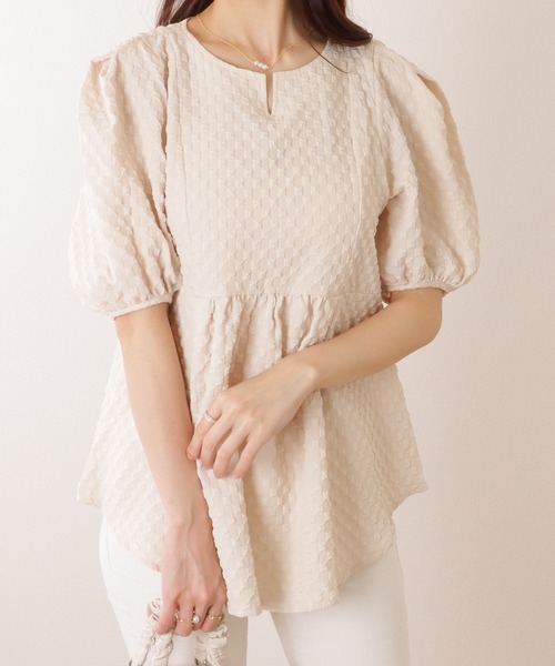 Lace Ladies(レースレディース)の「キーネック パフスリーブ ペプラム 半袖 プルオーバー(シャツ/ブラウス・レディース・ホワイト/ブラック/アイボリー・FREE)」の2枚目の写真