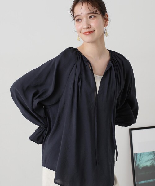 N.（N. Natural Beauty Basic）（エヌエヌナチュラルビューティーベーシック）の「◆Ｖネックギャザーチュニックブラウス（シャツ/ブラウス・レディース・オレンジ/グレー/オフホワイト・MEDIUM）」の9枚目の写真