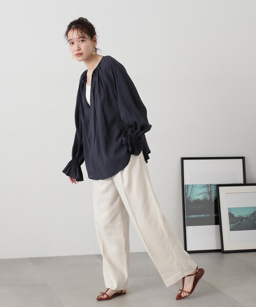 N.（N. Natural Beauty Basic）（エヌエヌナチュラルビューティーベーシック）の「◆Ｖネックギャザーチュニックブラウス（シャツ/ブラウス・レディース・オレンジ/グレー/オフホワイト・MEDIUM）」の11枚目の写真