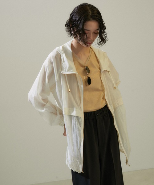 SALON adam et rope'(サロン アダム エ ロペ)の「【WEB限定】ライトヴィンテージシアーフードブルゾン/24SS【洗える】(ブルゾン・レディース・オリーブ/オフホワイト/ブラック・FREE)」の1枚目の写真