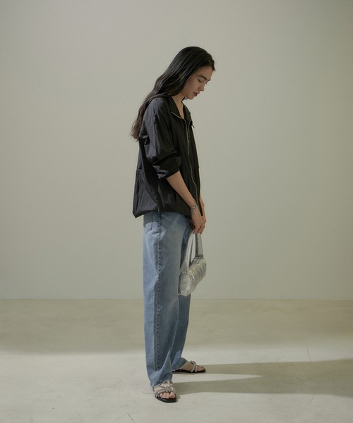 SALON adam et rope'(サロン アダム エ ロペ)の「【WEB限定】ライトヴィンテージシアーフードブルゾン/24SS【洗える】(ブルゾン・レディース・オリーブ/オフホワイト/ブラック・FREE)」の4枚目の写真