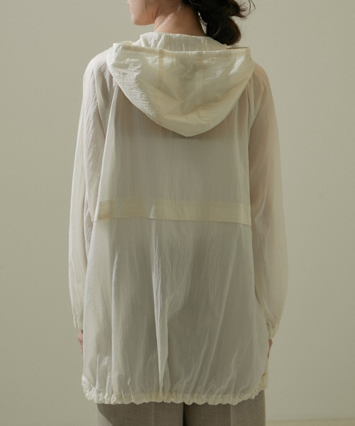 SALON adam et rope'(サロン アダム エ ロペ)の「【WEB限定】ライトヴィンテージシアーフードブルゾン/24SS【洗える】(ブルゾン・レディース・オリーブ/オフホワイト/ブラック・FREE)」の17枚目の写真