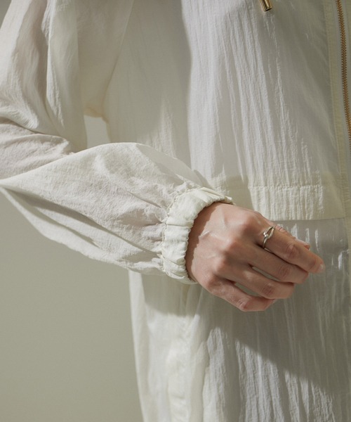 SALON adam et rope'(サロン アダム エ ロペ)の「【WEB限定】ライトヴィンテージシアーフードブルゾン/24SS【洗える】(ブルゾン・レディース・オリーブ/オフホワイト/ブラック・FREE)」の20枚目の写真