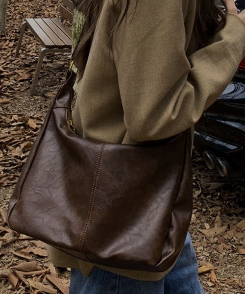 TONE SELECT GOODS（トーンセレクトグッズ）の「【resonance】合皮 シンプル ショルダーバッグ（ショルダーバッグ・レディース・ブラック/ブラウン・FREE）」の5枚目の写真