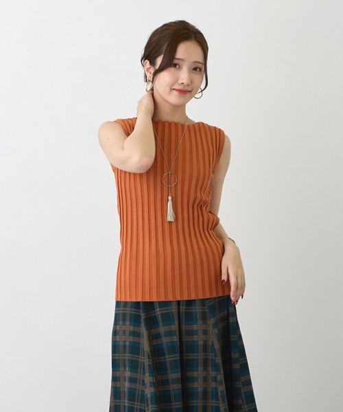 NICOLE white(ニコルホワイト)の「リブニットタンクトップ(タンクトップ・レディース・オフホワイト/グレー/ブルー/ブラック/イエロー/オレンジ・FREE)」の6枚目の写真