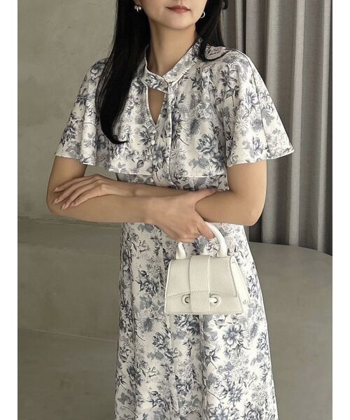 dazzlin(ダズリン)の「ケープフレアフラワーワンピース(ワンピース・レディース・グレー/グリーン・SMALL/MEDIUM)」の22枚目の写真