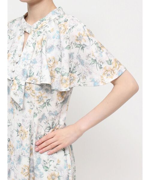 dazzlin(ダズリン)の「ケープフレアフラワーワンピース(ワンピース・レディース・グレー/グリーン・SMALL/MEDIUM)」の10枚目の写真