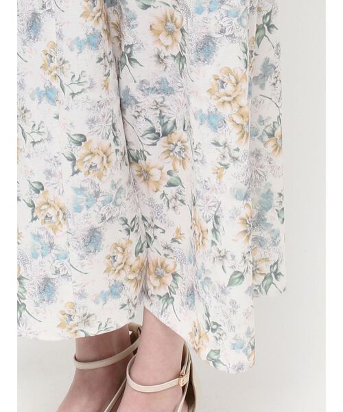 dazzlin(ダズリン)の「ケープフレアフラワーワンピース(ワンピース・レディース・グレー/グリーン・SMALL/MEDIUM)」の11枚目の写真