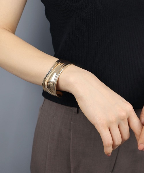 CEMONEMO(セモネモ)の「【金属アレルギー対応】 ワイド ウェーブ バングル / ニッケルフリー(バングル/リストバンド・レディース・ゴールド/シルバー・FREE)」の20枚目の写真