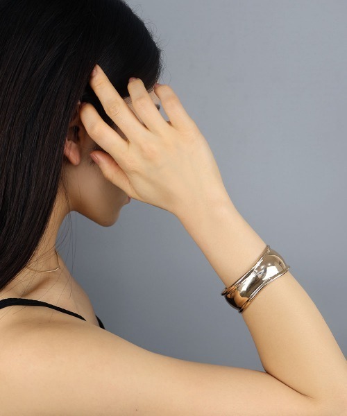 CEMONEMO(セモネモ)の「【金属アレルギー対応】 ワイド ウェーブ バングル / ニッケルフリー(バングル/リストバンド・レディース・ゴールド/シルバー・FREE)」の19枚目の写真