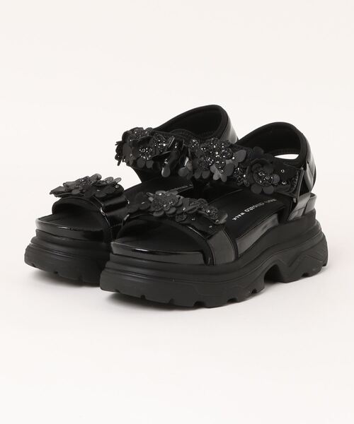 tsumori chisato WALK(ツモリチサトウォーク)の「小花モチーフトラックソールサンダル(サンダル・レディース・ゴールド/ブラック/マルチ・S(22.5cm)/M(23.5cm)/L(24.5cm))」の2枚目の写真