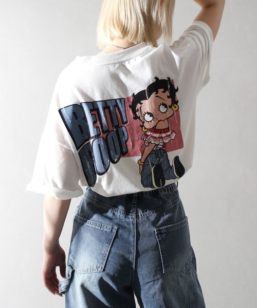 SpRay(スプレイ)の「ベティーBETTYバックプリントTシャツ(Tシャツ/カットソー・レディース・ブラック/オフホワイト/チャコールグレー・FREE)」の5枚目の写真