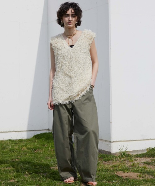 Doux archives(ドゥアルシーヴ)の「カーブラインベイカーパンツ(チノパンツ・レディース・カーキ/ベージュ・MEDIUM/LARGE)」の2枚目の写真