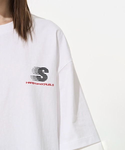 HARSH AND CRUEL(ハーシュアンドクルーエル)の「クルーネックゲームロゴプリントTシャツ オーバーサイズ ユニセックス HC24S5TP03【Harsh and Cruel】(Tシャツ/カットソー・メンズ・ブラック/ホワイト・XL/M/L)」の8枚目の写真