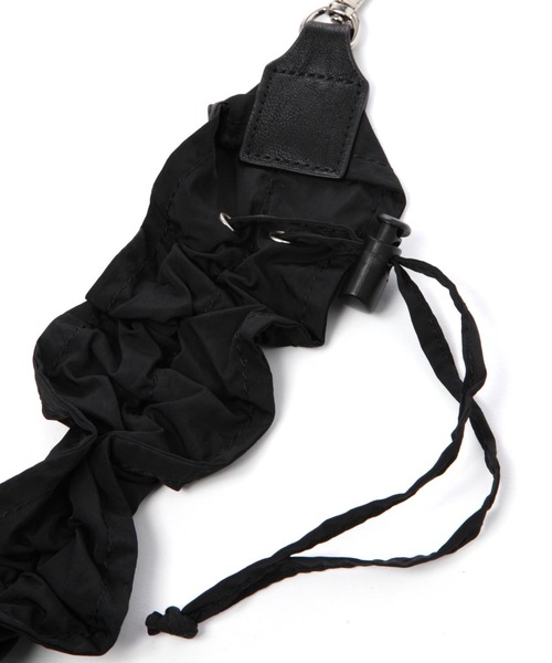 LEPSIM(レプシィム)の「クシュクシュスマホストラップ 113694(スマホグッズ・レディース・ホワイト/アイボリー/ブラック・ONE SIZE)」の5枚目の写真