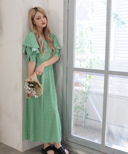 CECIL McBEE（セシルマクビー）の「変形ドット柄肩フリル