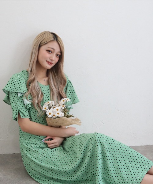 CECIL McBEE（セシルマクビー）の「変形ドット柄肩フリル