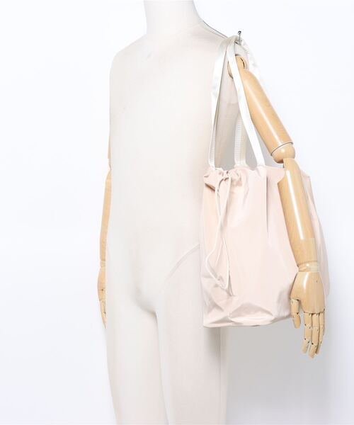 VIBGYOR Women(ヴィブジョー ウィメン)の「【urge select】シンプル ナイロン ショルダーバック/トートバッグ【サイズ収納可能】(ショルダーバッグ・レディース・イエロー/ライトベージュ/グリーン・FREE)」の13枚目の写真