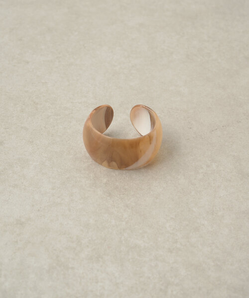 Omekashi(オメカシ)の「マーブルワイドバングル(ブレスレット・レディース・ベージュ・ONE SIZE)」の3枚目の写真