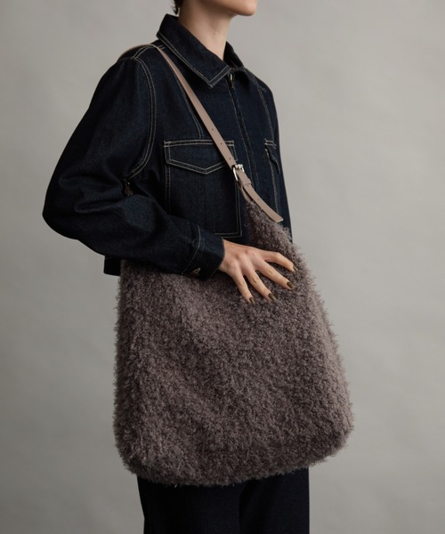 Aunt Marie's（アントマリーズ）の「ボアレザーハンドルBAG/A4・ノートパソコン収納可（ハンドバッグ・レディース・ブラック/グレイッシュベージュ/モカ・FREE）」の2枚目の写真