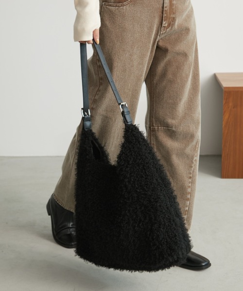 Aunt Marie's（アントマリーズ）の「ボアレザーハンドルBAG/A4・ノートパソコン収納可（ハンドバッグ・レディース・ブラック/グレイッシュベージュ/モカ・FREE）」の14枚目の写真