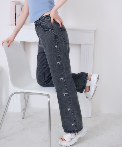 ems excite（エムズエキサイト）の「チビリボン刺繍デニムPT（デニムパンツ・レディース・ダークブルー/ライトブルー/ブラック・FREE）」の2枚目の写真