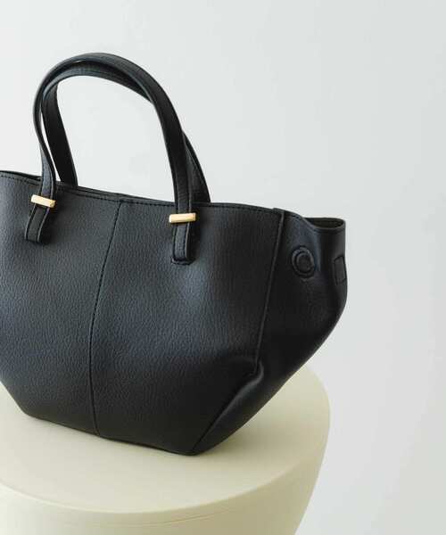 RODE SKO(ロデスコ)の「ラウンドミニバッグ(ショルダーバッグ・レディース・ベージュ/ブラック・ONE)」の3枚目の写真