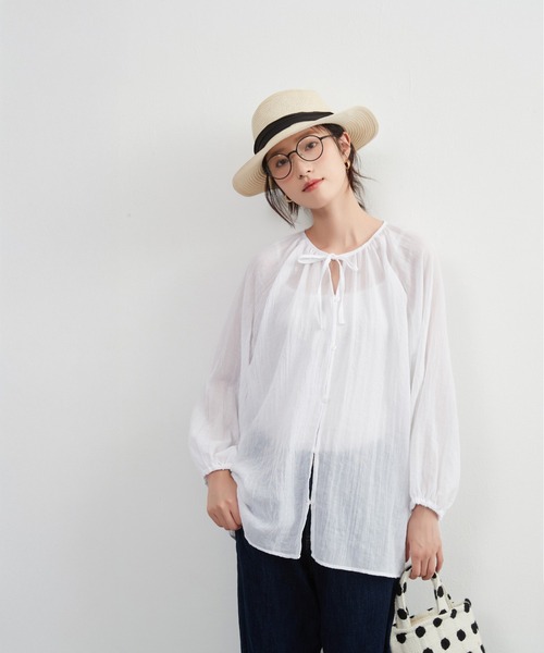 On One's Own(オンワンズオン)の「On One's Own シアー綿混長袖ギャザーブラウス(シャツ/ブラウス・レディース・ホワイト/ピンク系/パープル/ブルー・FREE)」の1枚目の写真