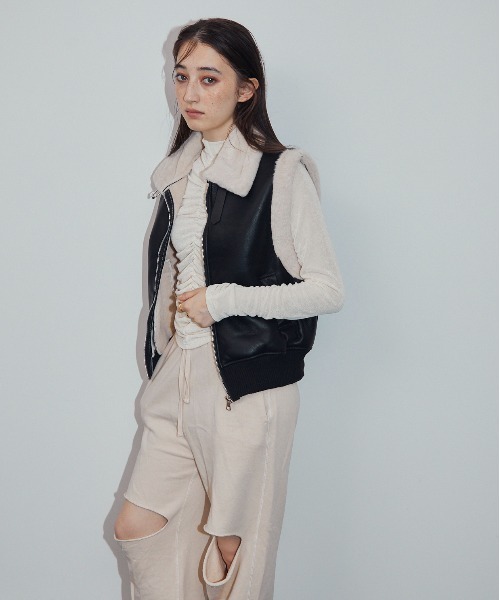 MOCOA'S（モコアズ）の「ボアレザーベスト（ベスト）」 - WEAR