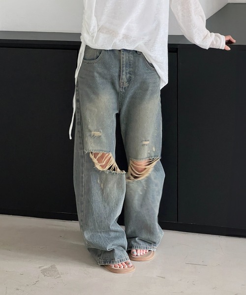 by muni:r（バイ ムニール）の「ヴィンテージダメージデニムワイドパンツ（デニムパンツ・レディース・ライトブルー/ブラック/ブルー・MEDIUM/SMALL）」の11枚目の写真