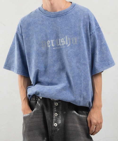 Perushu(ペルーシュ)の「スタッズロゴヴィンテージライクTシャツ(Tシャツ/カットソー・メンズ・ブルー/ブラック/ブラウン・MEDIUM/LARGE)」の3枚目の写真