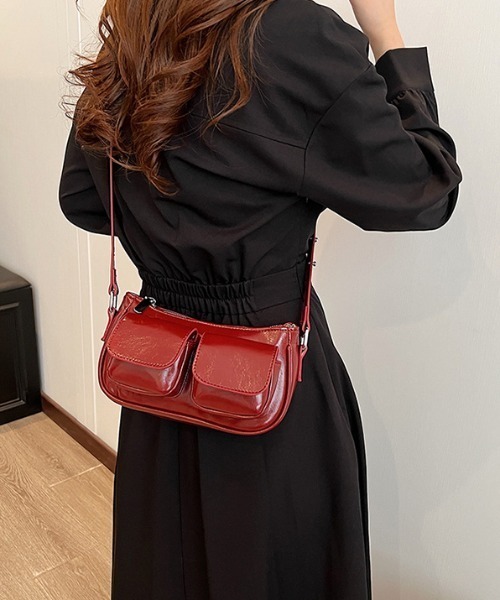 mebole(メボレ)の「ヴィンテージポケットショルダーバッグ(ショルダーバッグ・レディース・レッド/ブラック/シルバー・FREE)」の4枚目の写真