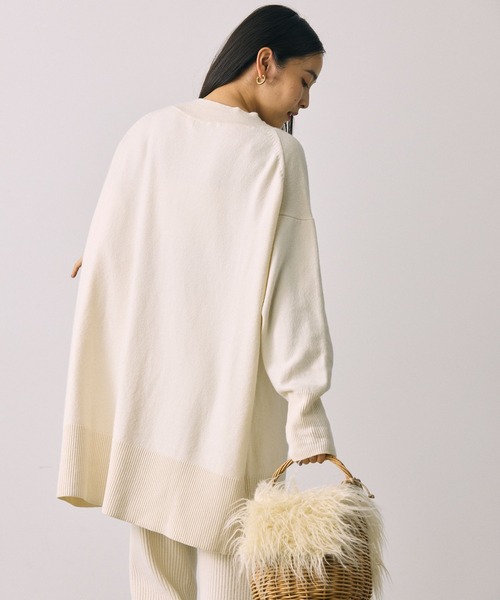 BABYLONE(バビロン)の「コットンウールVネックオーバープルオーバー(ニット/セーター・レディース・オフホワイト/グレー・フリー)」の6枚目の写真