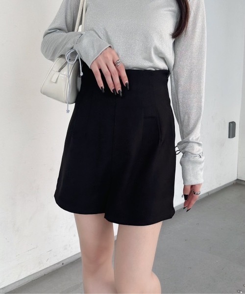 nemne store（ネンネストア）の「《Delfy》ダーツショートパンツ セットアップ可能（その他パンツ・レディース・ブラック/グレー・SMALL/MEDIUM）」の3枚目の写真