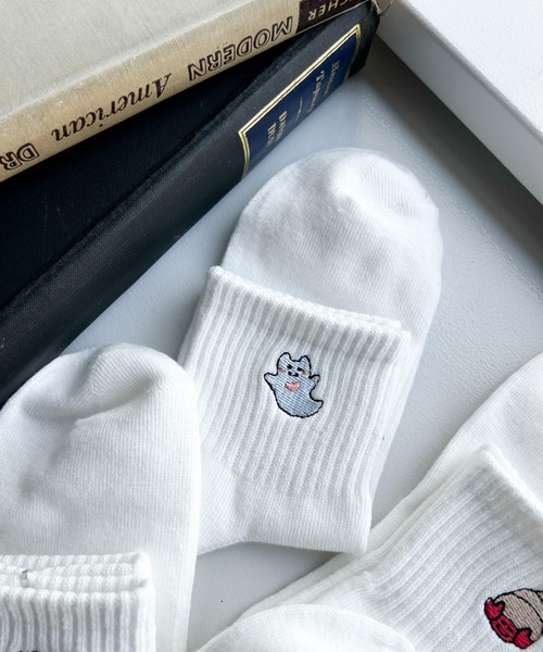 WEGO（ウィゴー）の「WEGO/アニマル刺繍アンクル底パイルソックス（ソックス/靴下・レディース・その他5/その他1/その他8/その他7/その他6/その他9/その他10/その他11/その他12/その他13/その他14/その他15/その他16/その他17/その他18/その他20/その他19・23-25cm）」の2枚目の写真