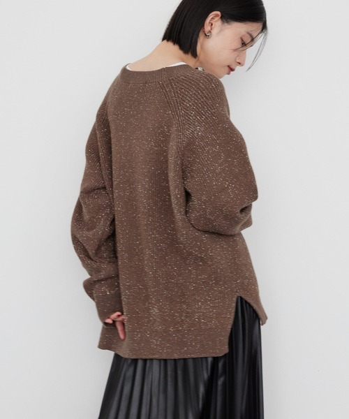 AMERICAN HOLIC(アメリカンホリック)の「バイパチラメ入リVネック片畦ニットカーディガン(カーディガン/ボレロ・レディース・アイボリー/ブラック/ライトグレー系2/ブラウン・M/L)」の9枚目の写真