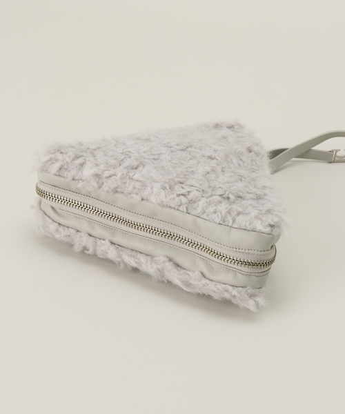 LOW CLASSIC(ロウ クラシック)の「LOW CLASSIC/ロウ クラシック TRAIANGLE BAG LW244BA02(ショルダーバッグ・レディース・ライトグレー・FREE)」の6枚目の写真