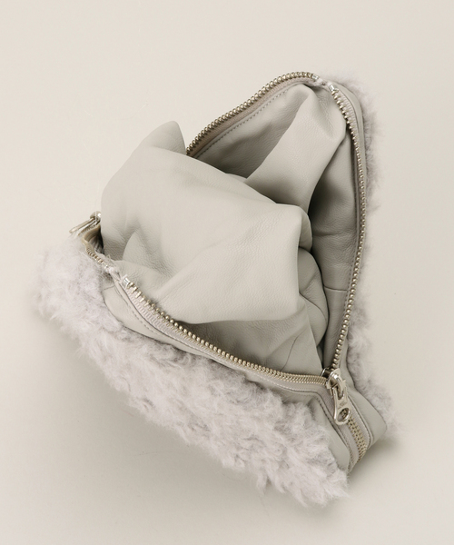 LOW CLASSIC(ロウ クラシック)の「LOW CLASSIC/ロウ クラシック TRAIANGLE BAG LW244BA02(ショルダーバッグ・レディース・ライトグレー・FREE)」の8枚目の写真