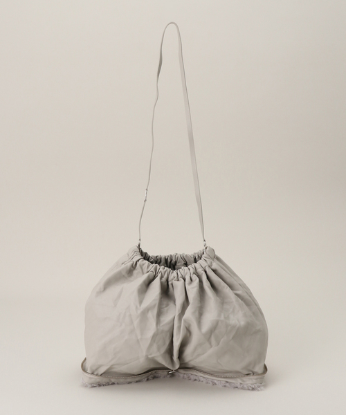 LOW CLASSIC(ロウ クラシック)の「LOW CLASSIC/ロウ クラシック TRAIANGLE BAG LW244BA02(ショルダーバッグ・レディース・ライトグレー・FREE)」の9枚目の写真