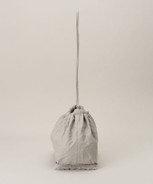 LOW CLASSIC(ロウ クラシック)の「LOW CLASSIC/ロウ クラシック TRAIANGLE BAG LW244BA02(ショルダーバッグ・レディース・ライトグレー・FREE)」の10枚目の写真