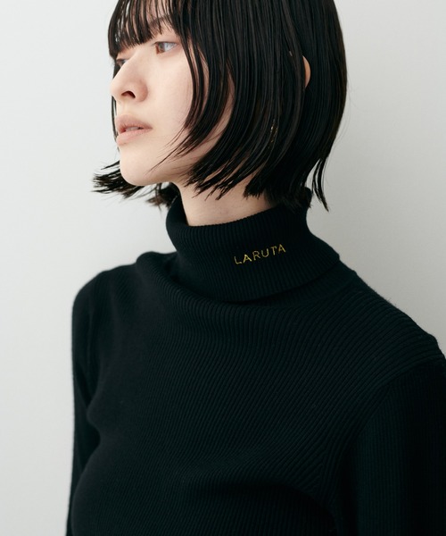 LARUTA(ラルータ)の「【LARUTA】LARUTAロゴ刺繍入りケーブルタートル(ニット/セーター・レディース・ミント/モカ/その他1/オフホワイト/グレー/ブラック・FREE)」の2枚目の写真
