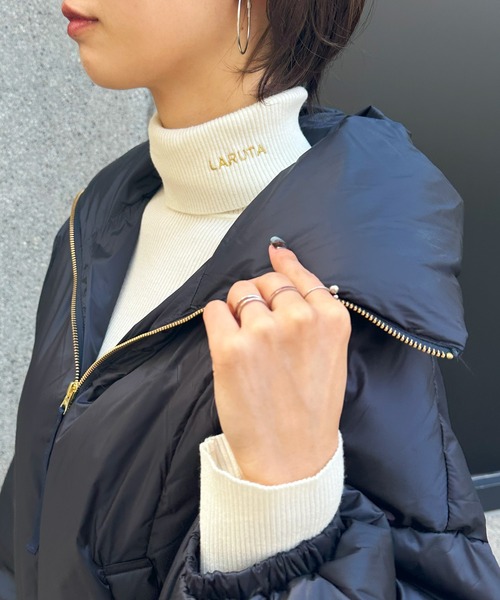 LARUTA(ラルータ)の「【LARUTA】LARUTAロゴ刺繍入りケーブルタートル(ニット/セーター・レディース・ミント/モカ/その他1/オフホワイト/グレー/ブラック・FREE)」の9枚目の写真