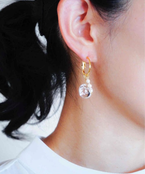 VIBGYOR(ヴィブジョー)の「【SHAHA】天然石とパールフープピアス(MA)(ピアス(両耳用)・レディース・クリア/ピンク・FREE)」の2枚目の写真