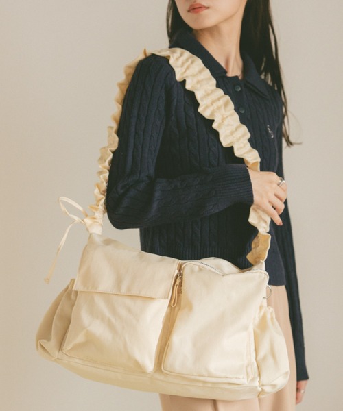 VANNIE U（ヴァニーユー）の「アウトポケットドロストショルダーバッグ（ショルダーバッグ・レディース・アイボリー/ブラック・FREE）」の12枚目の写真